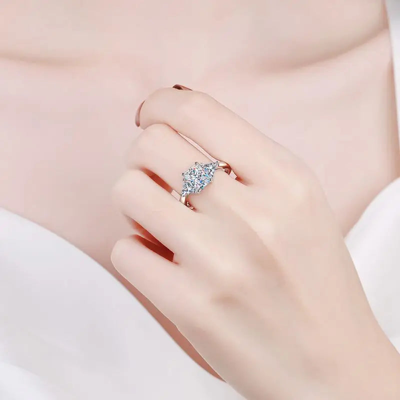 Radiant & Emerald-Cut Ring — 3ct Moissanite, 925 Silver, detail view