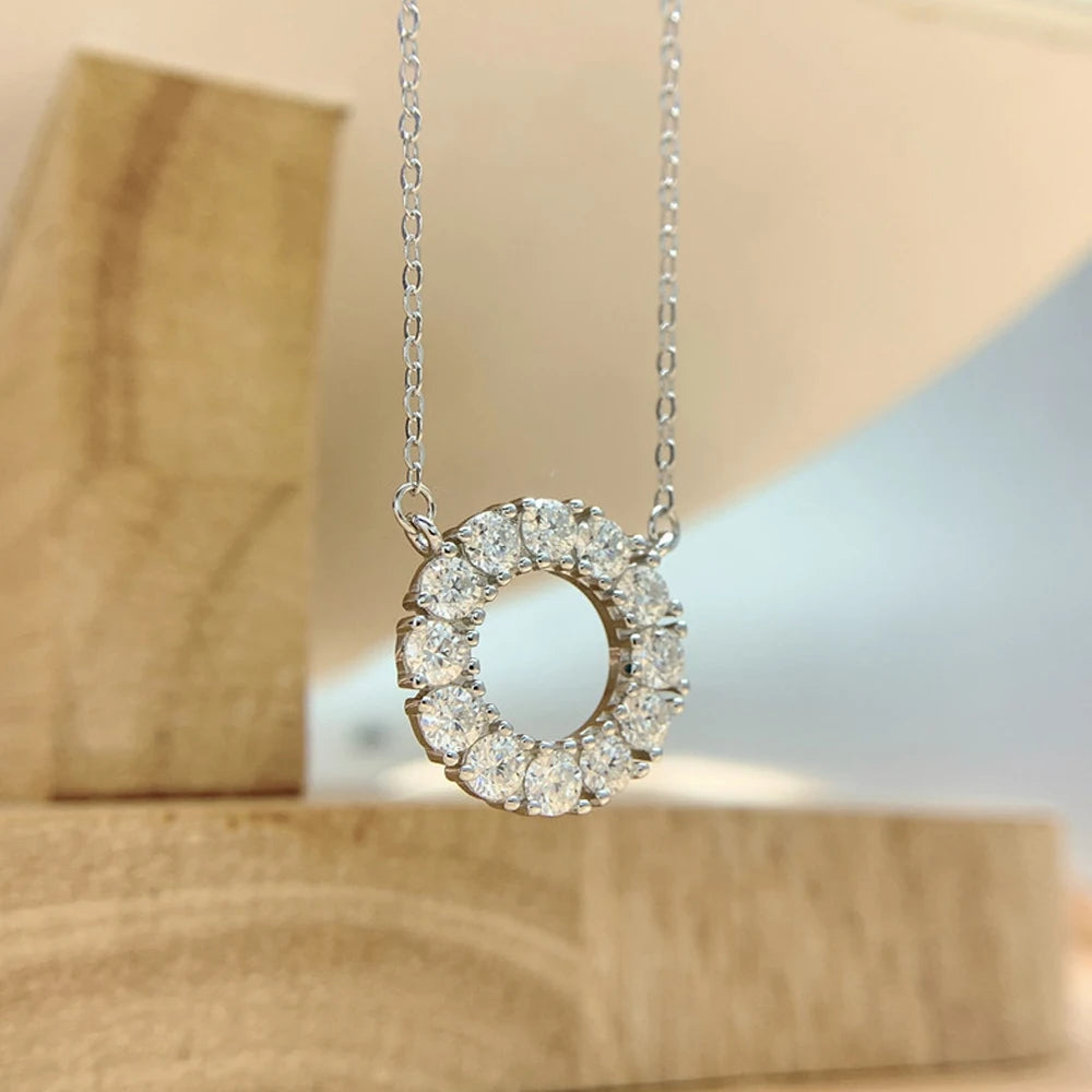Round Pendant Necklace — 3mm / 4mm Moissanite, 925 Silver, detail view