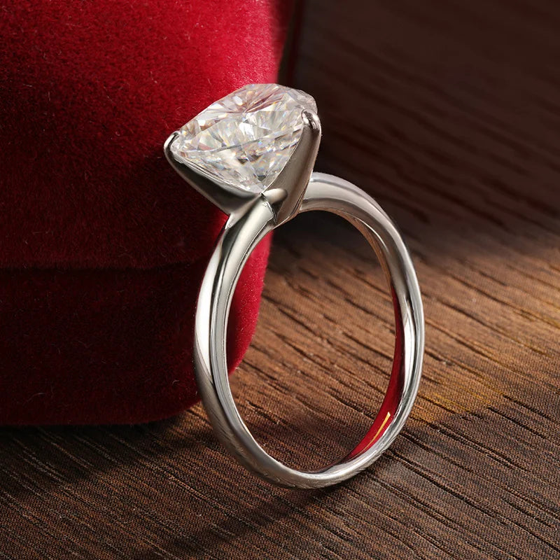 4ct Heart-Cut Ring — Moissanite, 925 Silver, detail view