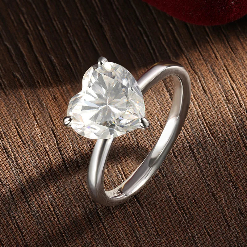 4ct Heart-Cut Ring — Moissanite, 925 Silver, detail view