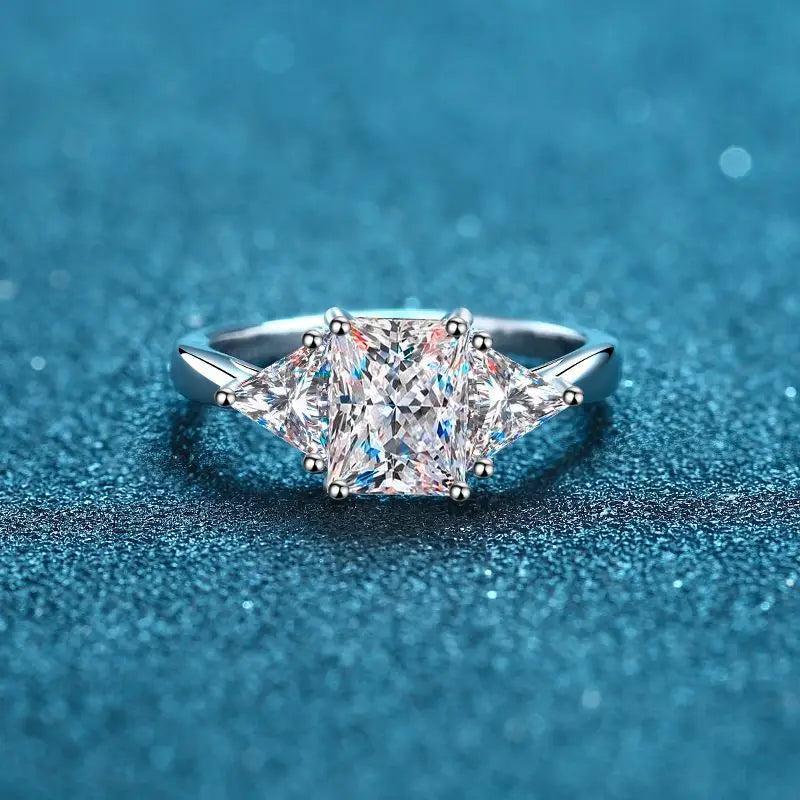 Radiant & Emerald-Cut Ring — 3ct Moissanite, 925 Silver, detail view