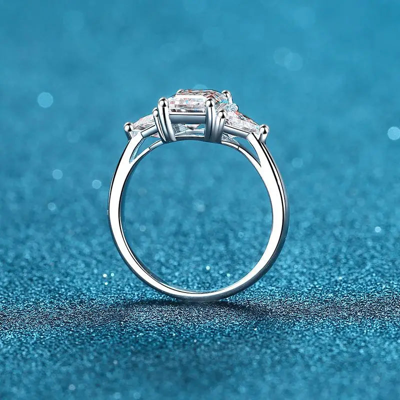 Radiant & Emerald-Cut Ring — 3ct Moissanite, 925 Silver, detail view