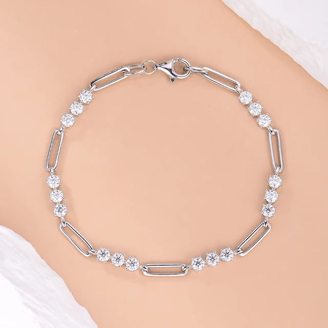 Round Moissanite Bracelet — 925 Silver, detail view