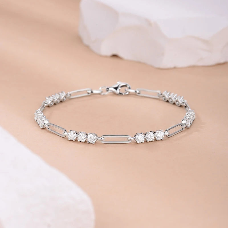 Round Moissanite Bracelet — 925 Silver, detail view