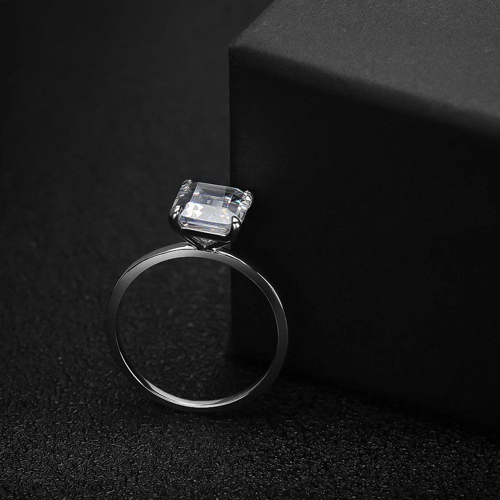 Emerald-Cut Ring — 4ct Moissanite, 925 Silver, detail view