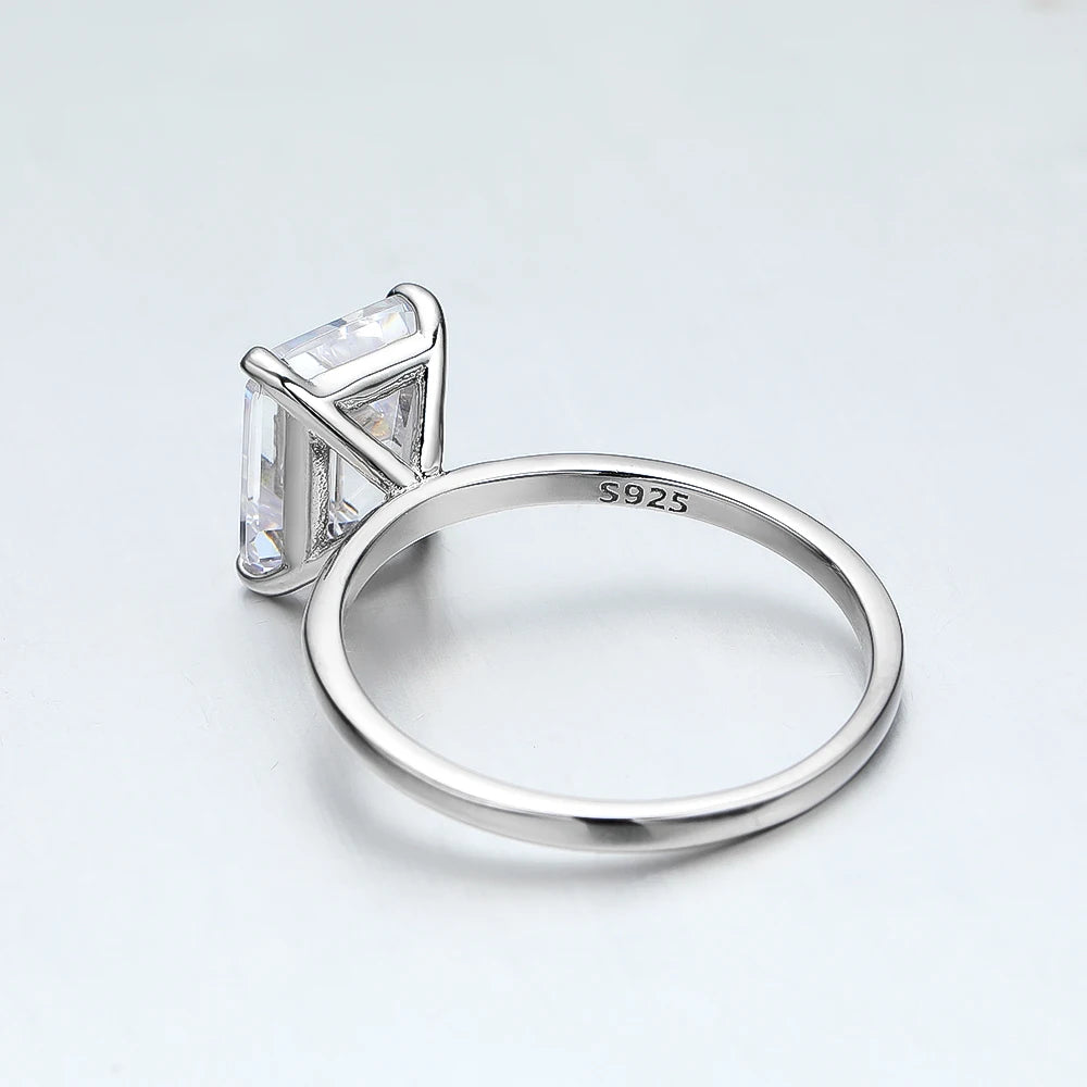 Emerald-Cut Ring — 4ct Moissanite, 925 Silver, detail view