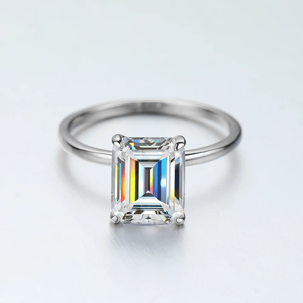 Emerald-Cut Ring — 4ct Moissanite, 925 Silver, detail view