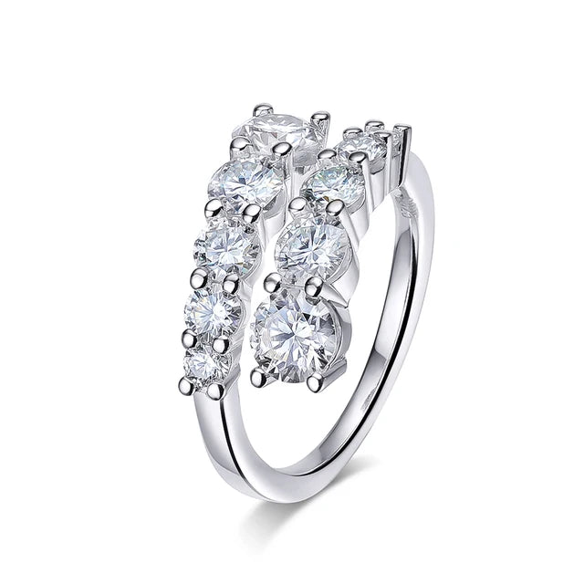 Graduated Stone Ring — Moissanite, 925 Silver, detail view