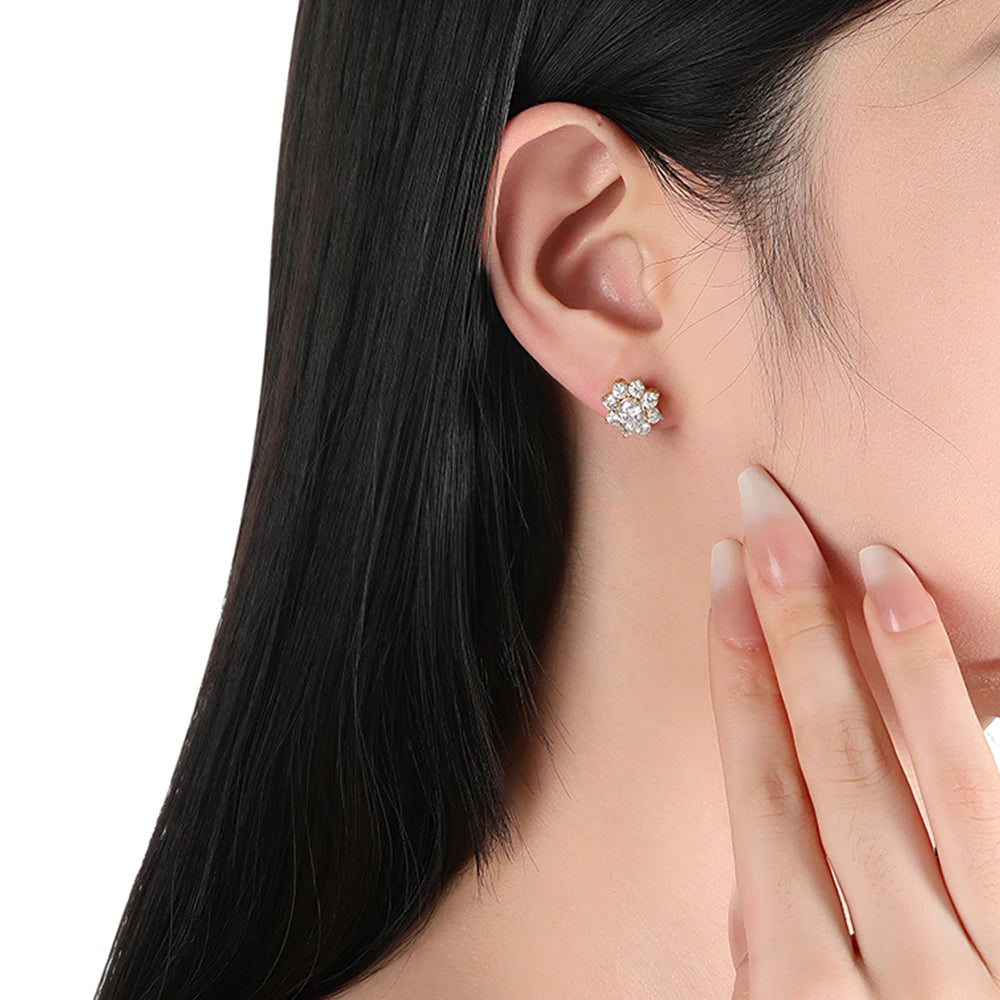 Stud Earrings — Moissanite, 925 Silver, detail view