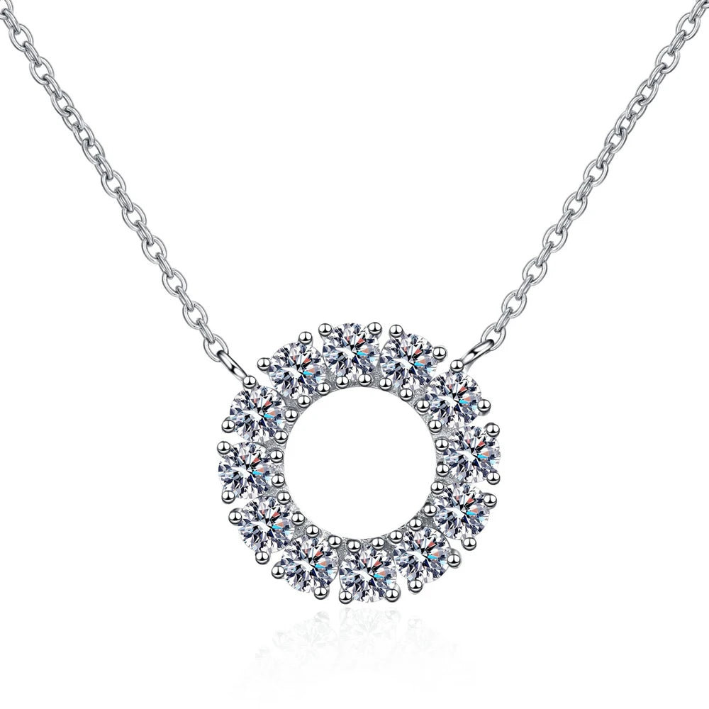 Round Pendant Necklace — 3mm / 4mm Moissanite, 925 Silver, detail view