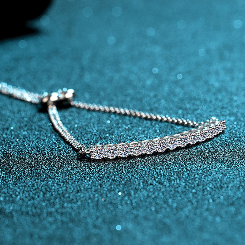 Round-Cut Bracelet — Moissanite, 925 Silver, detail view
