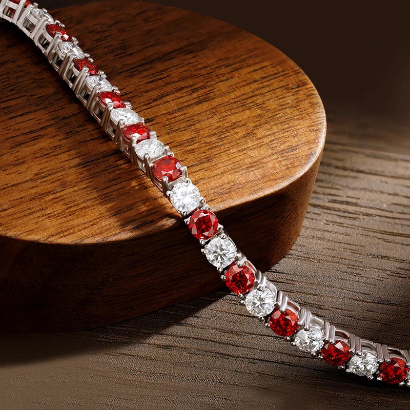 Tennis Bracelet — Round Moissanite, 925 Silver, detail view