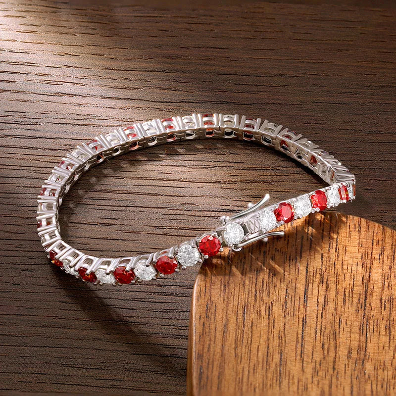 Tennis Bracelet — Round Moissanite, 925 Silver, detail view