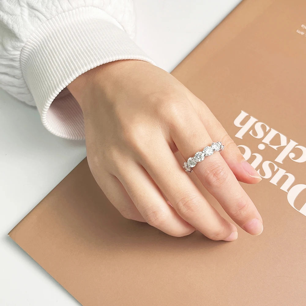 Full-Circle Eternity Band — Moissanite, 925 Silver, detail view