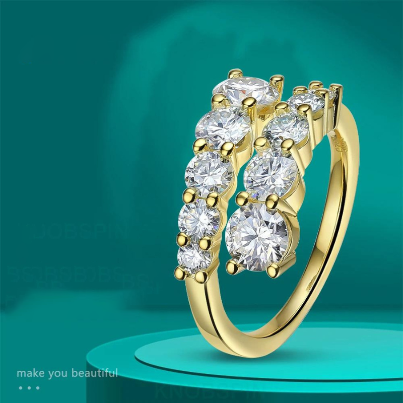 Graduated Stone Ring — Moissanite, 925 Silver, detail view
