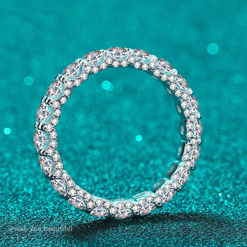 Moissanite Accent Ring — 925 Silver, detail view