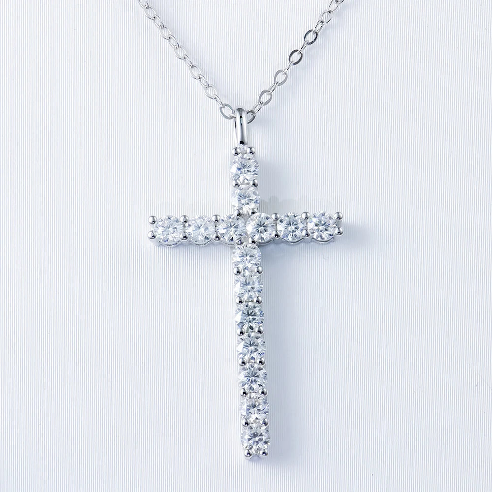 Moissanite Pendant Necklace — 925 Silver, detail view